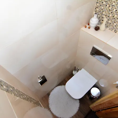 Πανσιόν Adriana