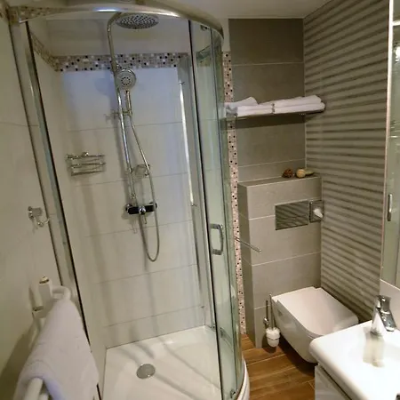 Πανσιόν Adriana 3*